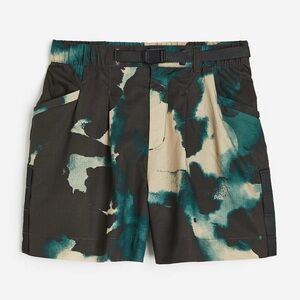 H&M Move camp rip stop shorts. Size small